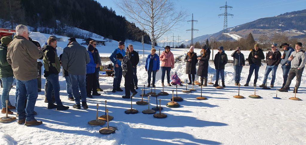 Acht Vereinsmitglieder des Kleintierzuchtvereins S14 beim Gründungsfoto 1987 in Österreich